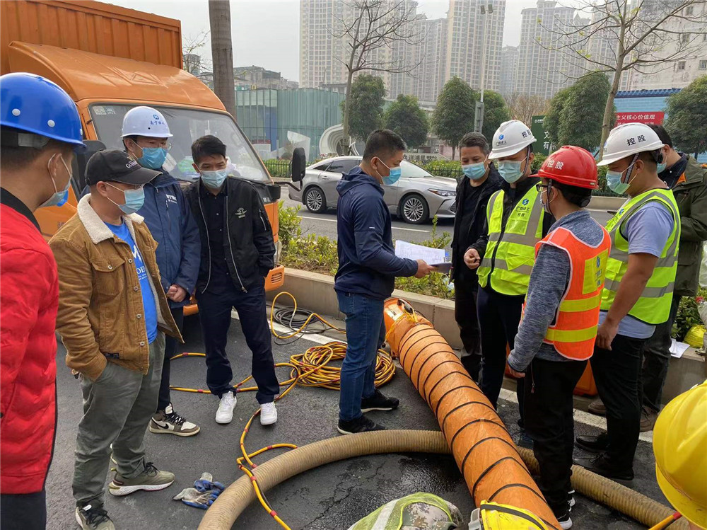 市住建局领导到南宁市雨污水管网改造第五期工程现场检查指导工作